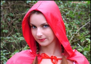 18 year old female boxer Sabrina Blond covers up her naked tits